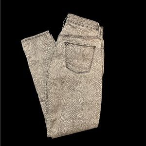 Universal Thread  jeans